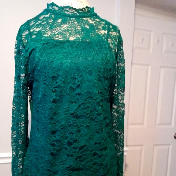 Tops - XL Green lace over cami top